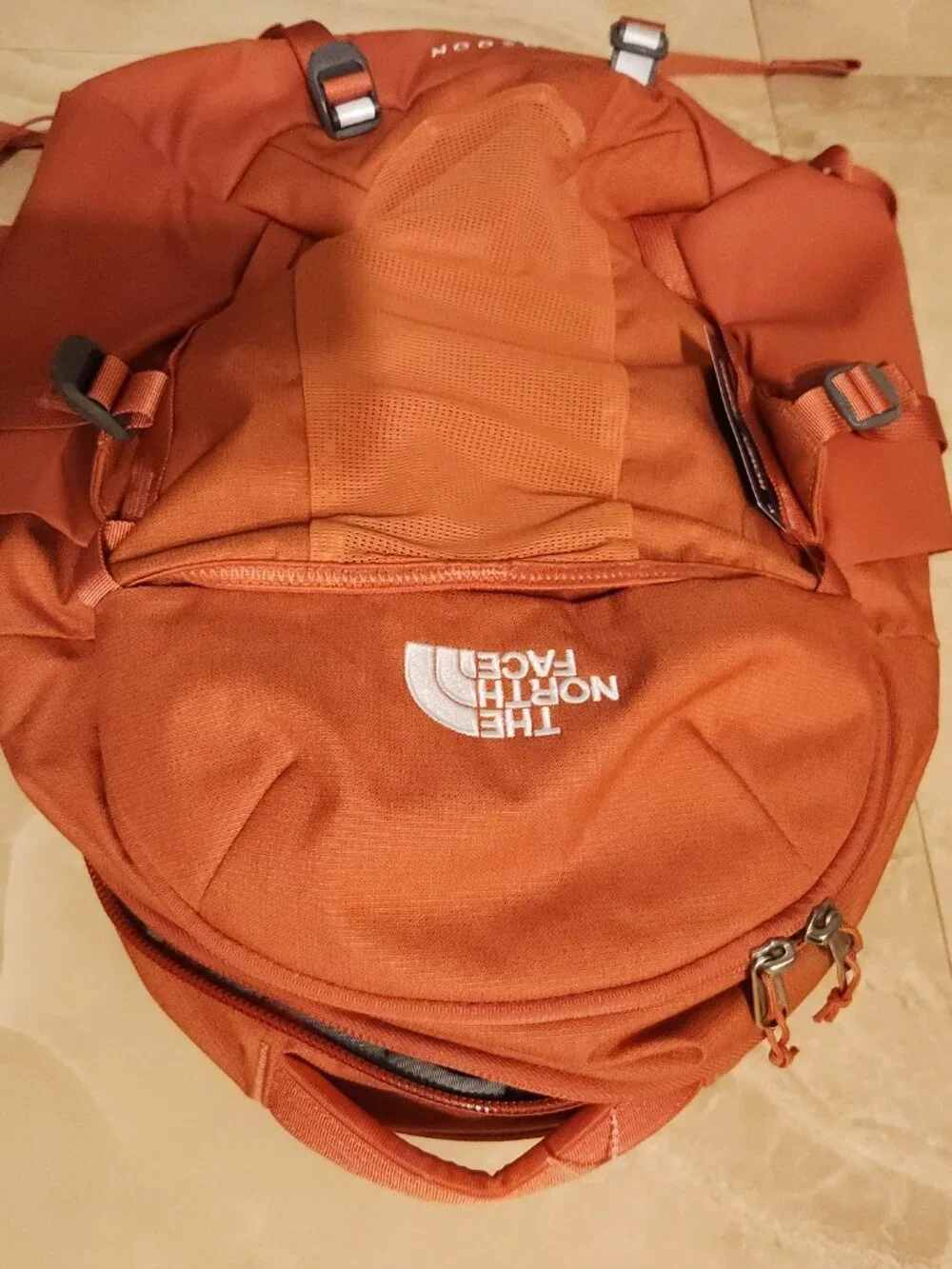 THE NORTH FACE Women's Backpack Recon 30 Liter, Mars Dust Dark